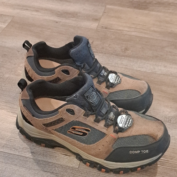 Skechers Brown and Black Construction Shoes With Comp Toe. - Picture 8 of 16